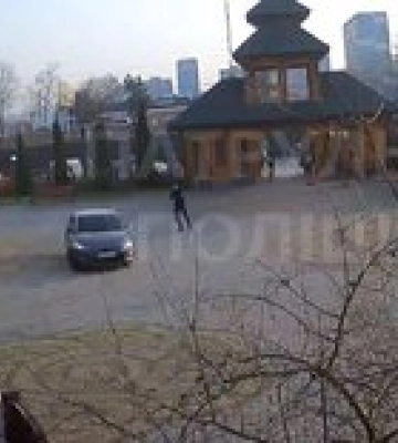 В Днепре женщина пыталась сбежать от полиции и дрифтовала по территории церкви – видео