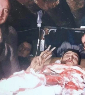 Він мертвий, але ця світлина житиме...:як медик зі 128-ої Закарпатської бригади оперував на передовій