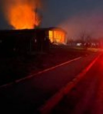 Головні новини ночі: прапор України на Великому Потьомкінському острові, знищення росіянами льодової арени у Дружківці