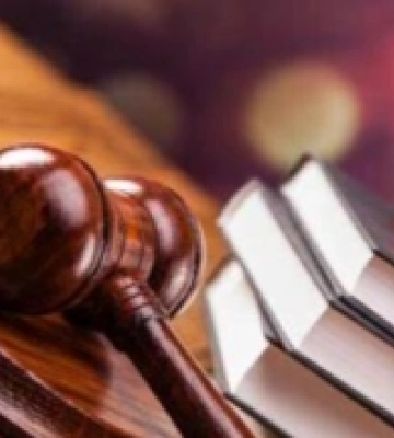 Із банківської картки знайомого вкрав понад 4,5 тисячі гривень: у Дубно судитимуть обвинуваченого у скоєних злочинах