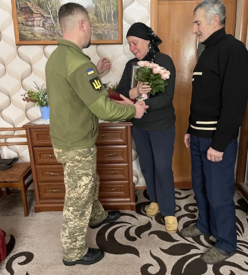 На Волині батькам загиблого захисника із князівської бригади вручили посмертний орден сина