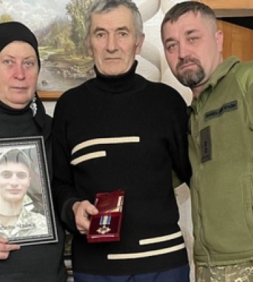 На Волині батькам загиблого воїна вручили орден «За мужність» 