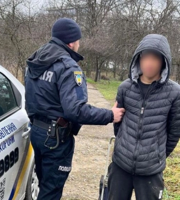 На Закарпатті, затримали хлопця, який вдерся на приватну територію та намагався поцупити кабель