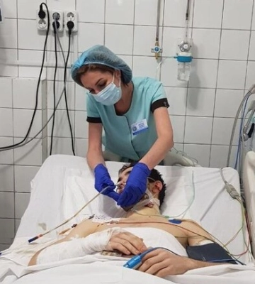 Обломок в сонной артерии и критическая кровопотеря: в Днепре спасают 20-летнего бойца