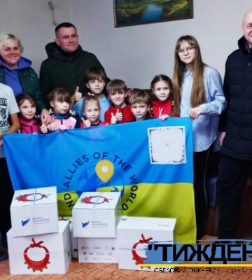 Місцеві благодійники і заокеанські донори передали солодощі дітлахам з малозабезпечених сімей Охтирщини