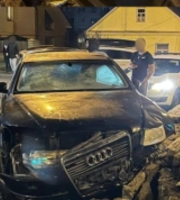 У Рівному п&#039;яний водій пошкодив бордюрний камінь