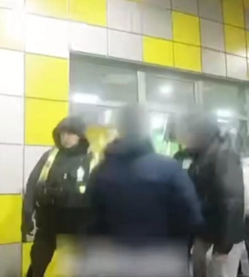«Ти злякаєшся, урод». На Київщині місцевий депутат плювався і погрожував патрульному — відео
