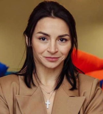 Під час атаки дронів: Ілона Гвоздьова з чоловіком і дітьми спала на підлозі