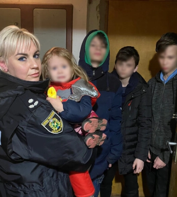 В Харькове четверо детей остались сами в квартире