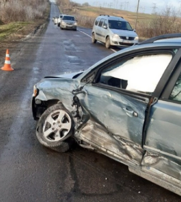 Водію стало зле за кермом: на Рівненщині ДТП із потерпілими