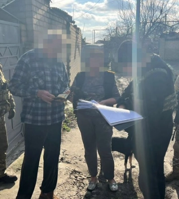 СБУ затримала колаборантку з Херсону, яка допомагала окупантам перекидати військові ешелони
