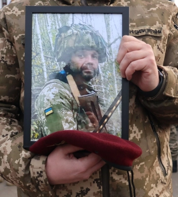Без батька залишився син: у Вараші попрощалися із захисником
