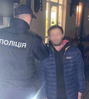 Закарпатські патрульні вчергове затримали чоловіка, який перебував у розшуку