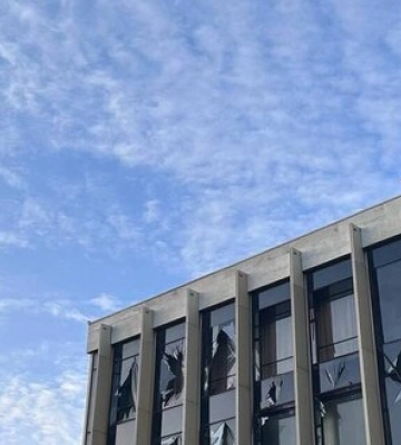 Камери спостереження зафіксували руйнування палацу &quot;Україна&quot; під час російського обстрілу Києва 31 грудня. ВIДЕО