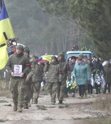 На Сумщині прощалися з бійцем Русланом Шварцом