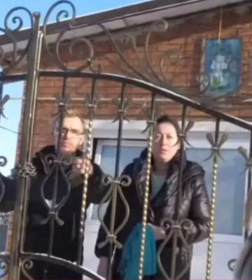 У Луцьку журналістів з лайкою прогнали від нової церкви УПЦ МП (ВІДЕО)