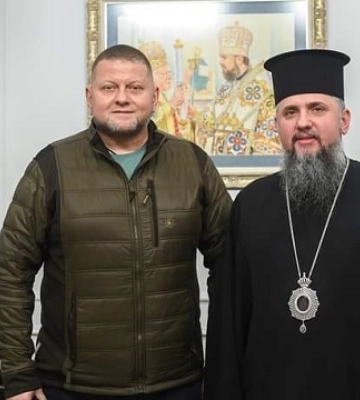 Залужний вручив нагрудний знак &quot;За сприяння війську&quot;  Епіфанію