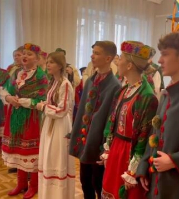 Учасники кропивницького народного ансамблю “Світанок” дали 13 концертів у Європі (відео)