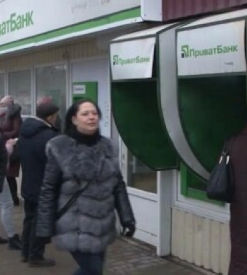 ПриватБанк затягнув українку в борги, списавши з її картки круглу суму: &quot;Обирає клієнтів&quot;