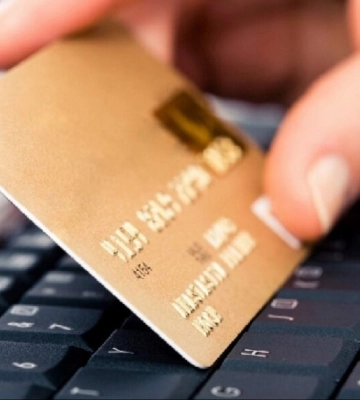 Мешканка Одеси продавала волонтерам для фронту неіснуюче військове спорядження