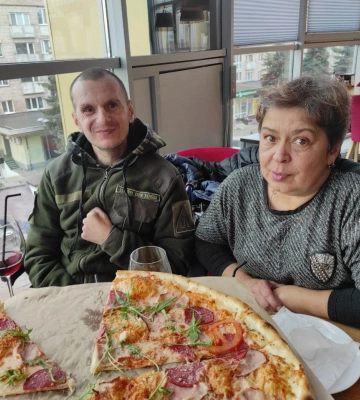 У Рівному здійснили бажання воїна після важкого поранення: з&#039;їсти піцу та погуляти ФОТО