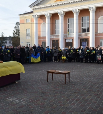 У Здолбунові попрощалися із військовим, який загинув під Бахмутом