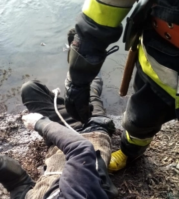 На Рівненщині з річки дістали мертве тіло чоловіка