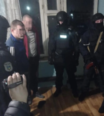 Пограбував двох жінок: У Житомирі на Богунії затримали «грабіжника з під’їзду»