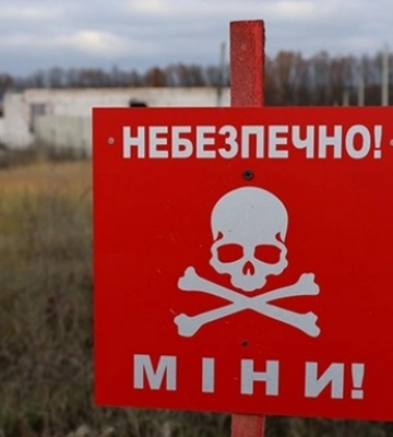 На Херсонщині авто з подружжям підірвалося на міні