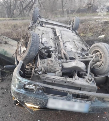 У Кропивницькому районі в результаті ДТП перекинувся ВАЗ (ФОТОФАКТ)