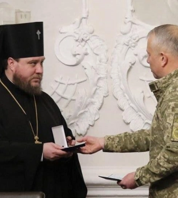 Командувач Об'єднаними силами ЗСУ вручив відомчі нагороди українському духовенству та капеланам