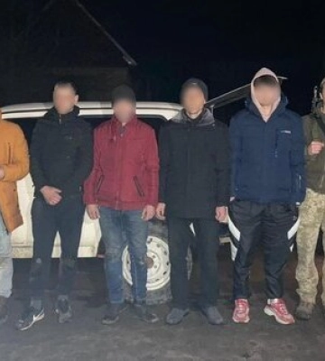 14 чоловіків з різних регіонів України, які намагалися незаконно перетнути кордон, затримали за добу на Закарпатті