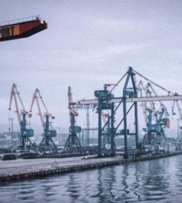 Морський порт Маріуполя загарбники перетворюють на військову базу