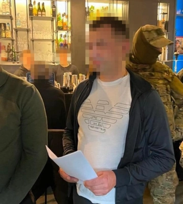 На Закарпатті затримали посадовця БЕБ та місцевого депутата, які «кришували» нелегальний збут підакцизних товарів