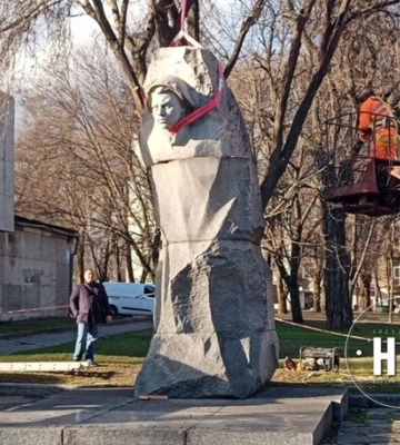 На Дніпропетровщині демонтували радянські пам&#039;ятки