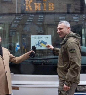 Київ отримав три автобуси з Фінляндії та гуманітарну допомогу – Кличко
