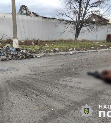 Снаряд влучив у дорогу: У Бахмуті загинули дві жінки