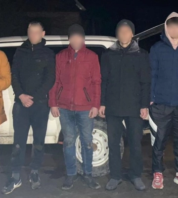 На Закарпатті прикордонники спіймали велику групу &quot;ухилянтів&quot; (ФОТО)
