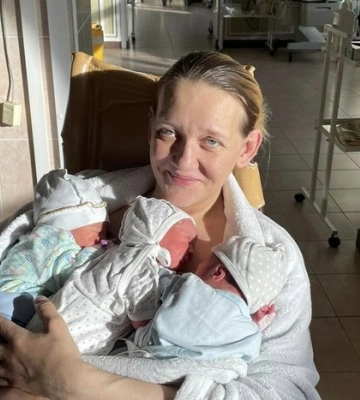 Чекала на диво 17 років: вражаюча історія народження трійні у новорічну ніч