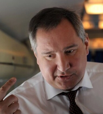 Рогозін надіслав послу Франції осколок снаряда, який витягли з його хребта