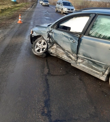 На Рівненщині сталася ДТП, в якій постраждали двоє водіїв та пасажирка (ФОТО)