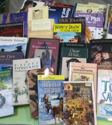 На Рівненщині навчальні заклади громади отримали книги зі США