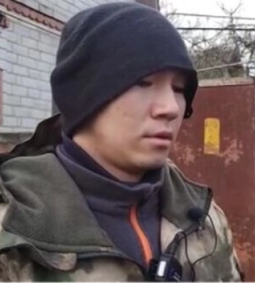 Полоненого бурята-&quot;освободителя&quot; привели у село на Чернігівщині, де його підрозділ знущався над українцями: &quot;Это не я. Я в дом не&amp;hellip;