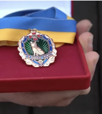 Медаль за пошук загиблих під завалами отримала службова собака