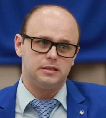 НАБУ повідомило про підозру у недостовірному декларуванні депутату Полтавської облради, &quot;гламурній синій кульбабці&quot; Дядику