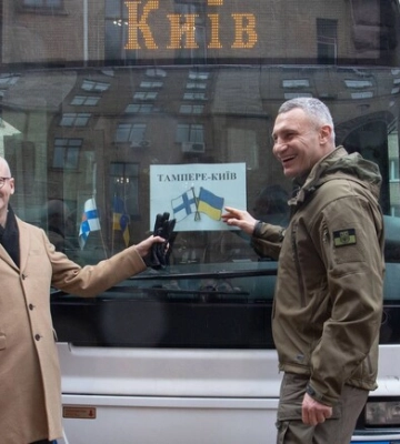 Київ отримав від фінського міста пасажирські автобуси та гуманітарну допомогу