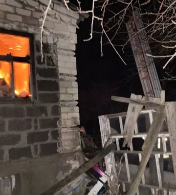 У Дніпрі більше двох годин горів будинок