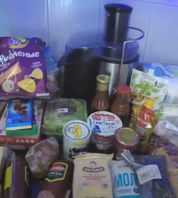 Житель Донецка показал цены на продукты в супермаркете