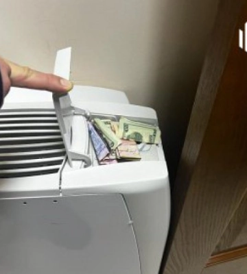 На Одеській митниці викрили масштабну схему &quot;поборів&quot;: хабарі ховали у вбиральні та обігрівачах