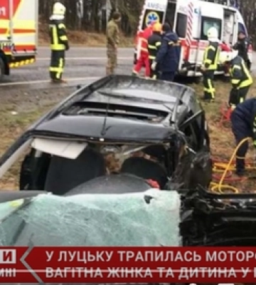 На трасі Луцьк-Володимир два авто після удару злетіло в кювет. Відео